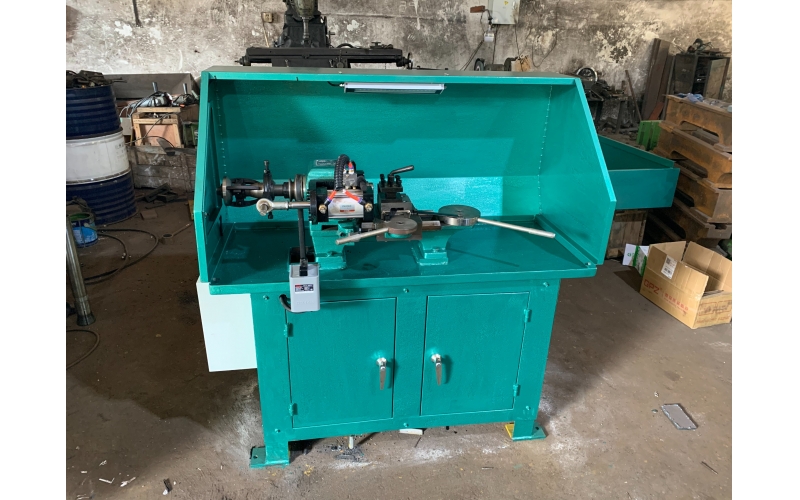 620儀表車床，帶氣動夾緊裝置，可以減輕工人勞動強度